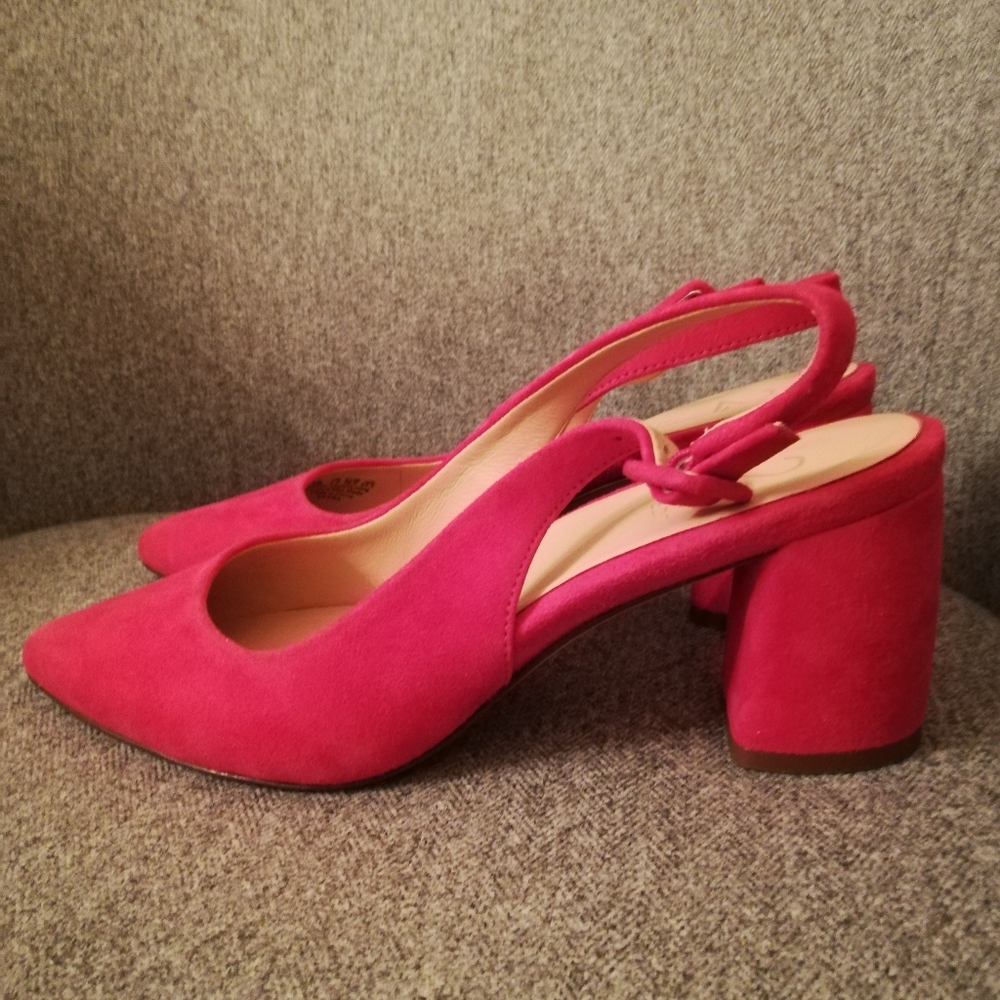 Suede Fuchsia Slingback Pumps. Size 6 1/2.